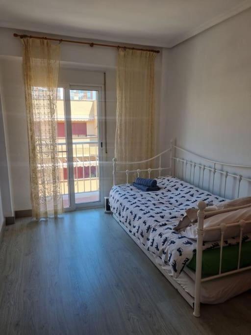 Lovely Three-bedroom In Puerto De Sagunt